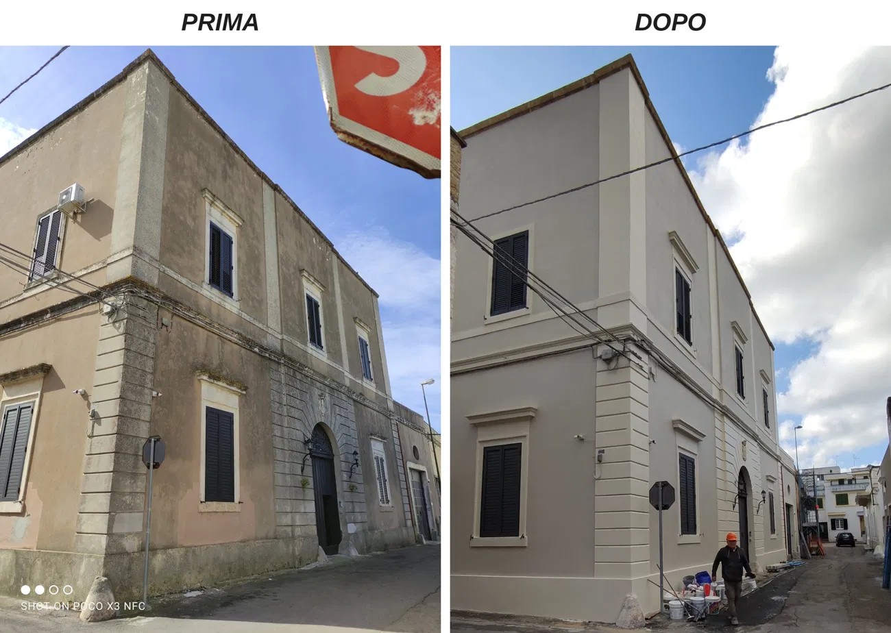 Facciata di un palazzo storico a due piani, prima e dopo il restauro: a sinistra l'intonaco scurito e macchiato, a destra le superfici recuperate in tonalità chiare, con cantonale a bugnato, cornici e portale ad arco
